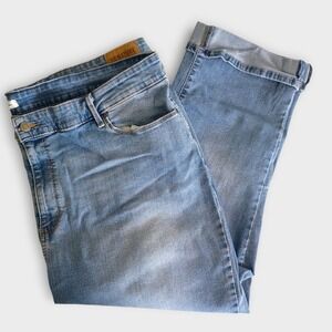 Signature Levis Womens Capris 38/26 Light Wash‎ Denim Jeans Beach Clam Diggers